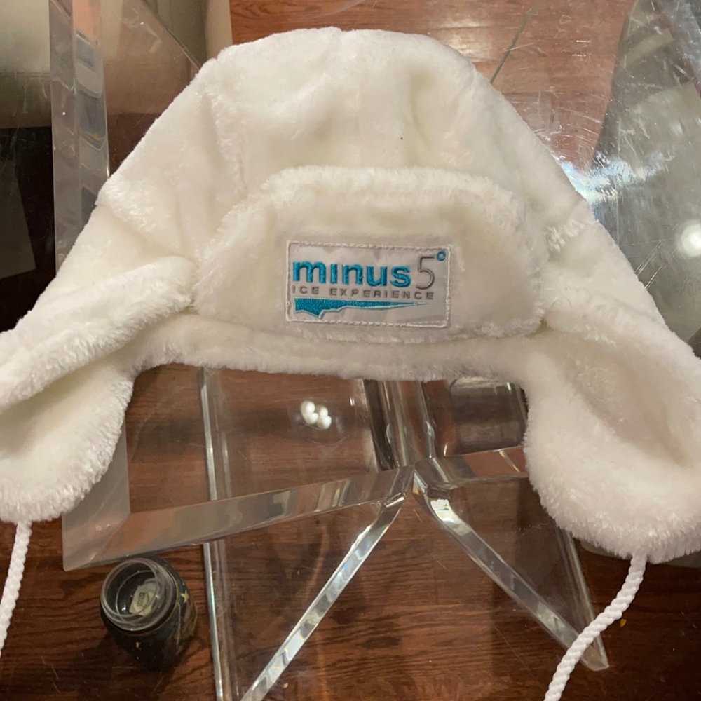 Minus 5 Ice Experience white fully soft Eskimo hat